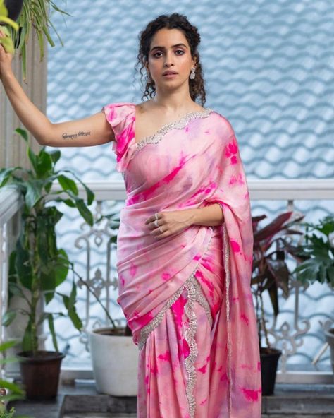 Sanya Malhotra, Sanya, Elegant Saree, Indian Fashion Dresses, Priyanka Chopra, Indian Beauty Saree, Perfect Body, Bollywood Actress, Dress Collection