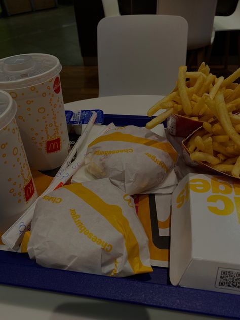 Mc Donalds Snapchat, Mcdo Date, Mc Menu, Mc Nuggets, Junk Snacks, Uk Breakfast, Mc Flurry, Rica Aesthetic, Mc Donald's