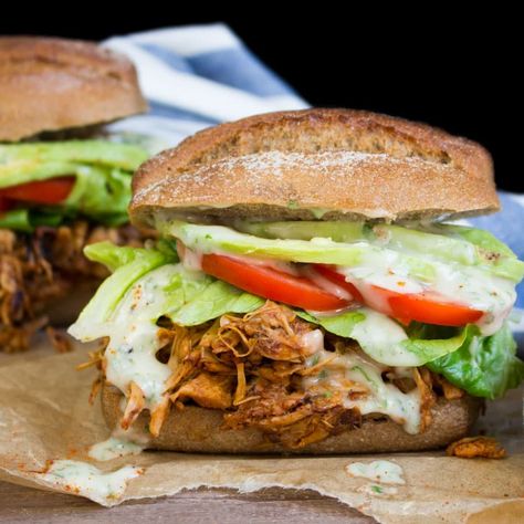 Jackfruit Pulled Pork, Jackfruit Sandwich, Vegan Sandwich Recipes, Jackfruit Recipes, Pulled Pork Sandwiches, Healthy Lunches For Work, Pork Sandwiches, Vegan Bbq, Vegan Lunch Recipes