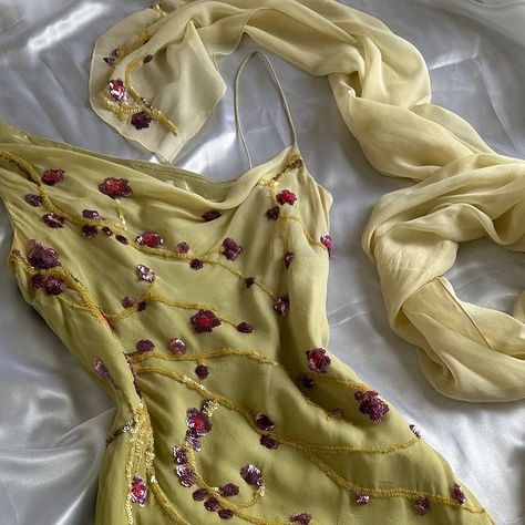 xoxofitz on Instagram: "Such dreamy green silk set 💐✨ Available through link in bio ☁️ #vintage #fairy #summer #foryou #dress #silk" Maroon Prom Dress Burgundy, Party Gowns Evening Dresses, Burgundy Prom Dress Mermaid, Party Gowns Evening, Maroon Prom Dress, Prom Dresses Burgundy, Sparkly Prom Dresses, Cute Homecoming Dresses, Prom Dresses Long Mermaid