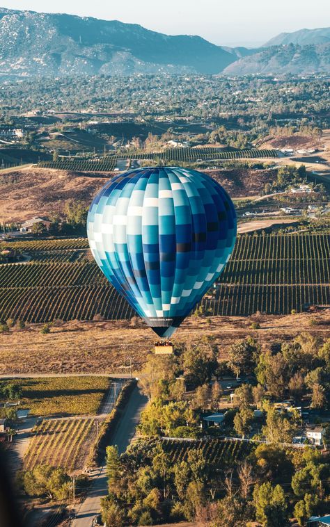 If you're a wine enthusiast looking for a fun weekend getaway, you won't want to miss out on Temecula Valley Wineries. Located in Southern California's Wine Country, this picturesque region boasts nearly 50 wineries producing a variety of award-winning wines, including Syrah, Cabernet Sauvignon, Zinfandel, Chardonnay, and Pinot Noir. California Wineries, Old Town Temecula, Temecula Wineries, Vineyard Tour, Friend Groups, Wine Country Travel, Wine Tourism, Best Weekend Getaways, Wine House