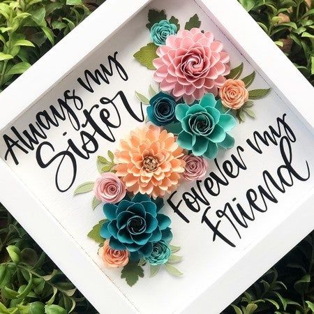 Sister Gifts Diy, Shadow Box Gifts, Diy Shadow Box, Idee Cricut, Desain Quilling, Flower Shadow Box, Shadow Box Art, Cadeau Diy, Paper Flowers Craft