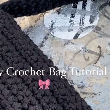 𝓫𝔂𝓰𝓪𝓵𝓴 | Crochet Patterns for Beginners on Instagram: "The “messenger bag” - a super cute and simple crochet handbag that can also be made into a crossbody! I’ve made quite a few of these now and I love them! Super easy to crochet and very beginner friendly! I have a step by step tutorial linked in my bio with photo guides for every step of the way! I can also provide video tutorials upon request! 🫶 If you’re looking for some crochet handbag / bag inspiration, give this pattern a go! The flap on this bag gives extra security to all your items! #crochet #crochethandbag #crochethandbags #crochettutorials #easycrafts #easycrochetpattern #crochetaddict #crochetersofinstagram #crochetbag #yarn #yarnaddict" Crochet Bag Tutorials, Crochet Handbag, Simple Crochet, Bag Inspiration, The Messenger, Crochet Patterns For Beginners, Crochet Inspiration, Crochet Handbags, Easy Crochet Patterns