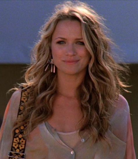 Quinn One Tree Hill Hair, Quinn One Tree Hill, 00s Hair, One Tree Hill Cast, Degrassi The Next Generation, Quinn James, Shantel Vansanten, Amazing Hair, Tree Hill