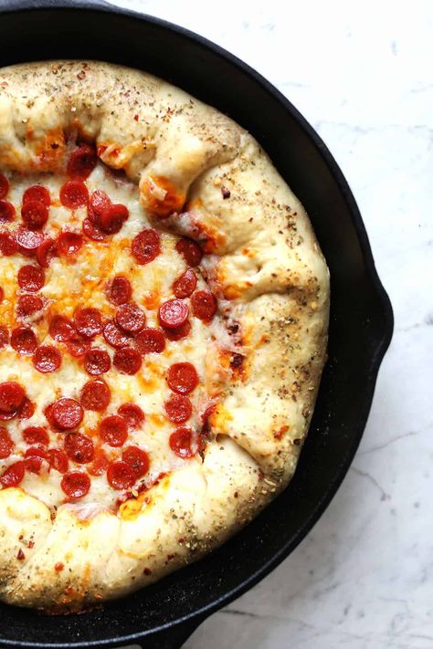 Deep Dish Stuffed Crust Cast Iron Pizza - A Beautiful Mess Cast Iron Pan Pizza, Stuffed Crust Pizza, Iron Ideas, Stevia Recipes, Sourdough Breads, Cast Iron Pizza, Stuffed Crust, Skillet Pizza, Fat Food