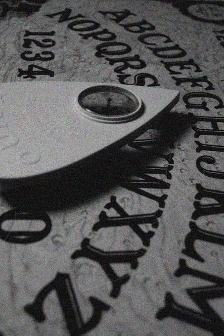 “Ouija board / Would you work for me? / I have got to say hello / To an old friend” - MORRISSEY - Spirit Possession Aesthetic, Spirit Board Aesthetic, Types Of Ghosts, Klaus Hargreeves, Mara Dyer, Psi Nan, Buzzfeed Unsolved, Arte 8 Bits, Spirit Board