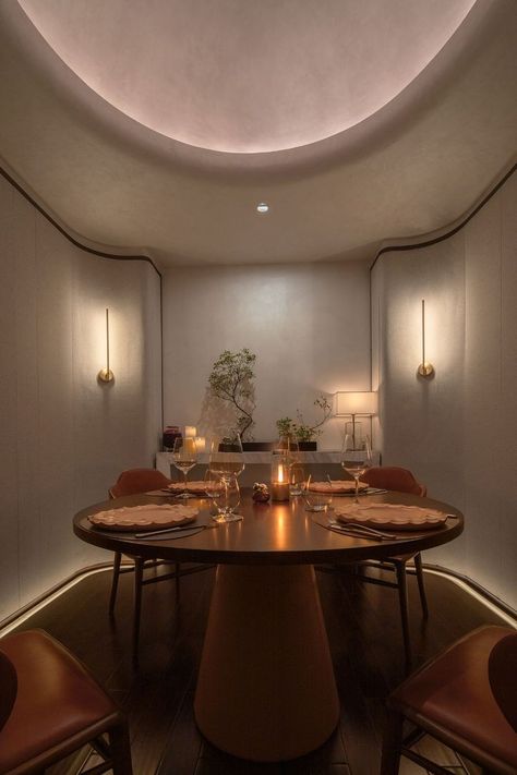 Private Dining Room Restaurant, Luxurious Interior Design, French Restaurant, Vip Room, Luxury Restaurant, Hospital Interior Design, Dining Room Interiors, Restaurant Lighting, Private Dining Room