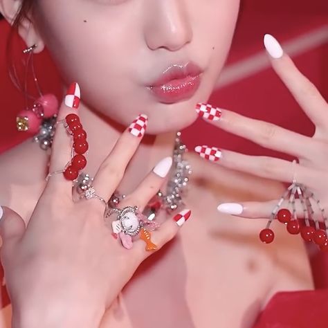 Wonyoung Inspired Nails, Ive Nails Kpop, Wonyoung Body Details, Red Wonyoungism, Wonyoung Nails, Wonyoung Details, Wonyoung Kitsch, Idol Nails, Kpop Details