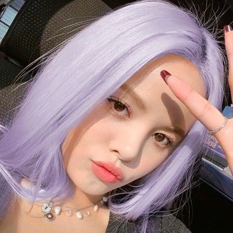 Lavender Hair Color Ideas, Sorn Clc, Lilac Hair Color, Lavender Hair Colors, Light Purple Hair, Lilac Hair, Hair Inspiration Short, Lavender Hair, Beautiful Hair Color