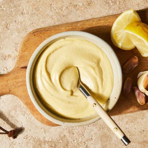 The delicate flavor of this lemon aioli is the perfect accompaniment to a burger or sandwich. Truffle Aioli Recipe, Truffle Aioli, Garlic Aioli Recipe, Homemade Aioli, Roasted Garlic Aioli, Baked Scallops, Quick Easy Healthy Meals, Lemon Aioli, Aioli Recipe