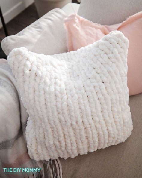 How to Knit a Chunky Pillow for Beginners: No Needles Required! | The DIY Mommy Fabric Crafts For Christmas, Hand Knit Chunky Pillow, Crochet Pillow Patterns Free Chunky Yarn, Chunky Knit Animals, How To Hand Knit A Chunky Blanket, Hand Knit Blanket Pattern, Thick Yarn Projects, Chunky Yarn Projects, Arm Knitting Blanket Diy