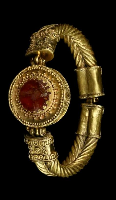 Ancient Greek golden bracelet with stone, 2nd century B.C. Greek Jewelry Ancient, Ancient Bracelet, Bracelet With Stone, Ancient Roman Jewelry, Byzantine Gold, Ancient Greek Jewelry, Golden Bracelet, Roman Jewelry, Ancient Jewellery