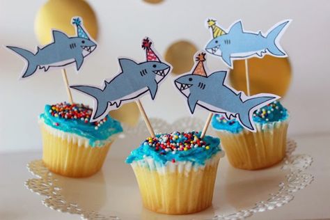 Printable shark party Shark Themed Cakes, Shark Cupcake Toppers, Candy Store Display, Shark Cupcakes, Girls Watch, Ocean Birthday, Boy Birthday Party Themes, Shark Birthday Party, Sea Birthday Party