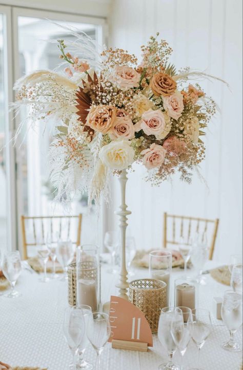 Peach Wedding Decorations, Grass Centerpiece, Boho Centerpiece, Tall Wedding Centerpieces, Wedding Planner App, Boho Beach Wedding, Tall Centerpieces, Boho Wedding Decorations, Peach Wedding