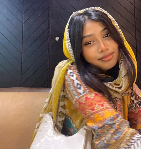 South East Asian Aesthetic, Indian Hijabi Girl, Tan Asian Girl Aesthetic, Brown Woman Aesthetic, South East Asian People, Brown Girls Aesthetic, Asian Hijabi, South Asian Model, Brown Girl Aesthetic Indian