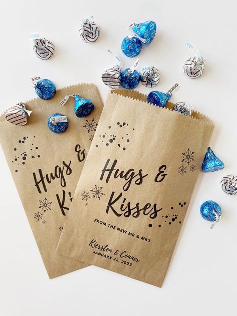 Kisses Wedding Favors, Small Winter Wedding, Wedding Favor Sayings, Hershey Kisses Party Favors, Christmas Wedding Themes, Candy Bags Wedding, Kisses Candy, Winter Wedding Favors, Chocolate Wedding Favors