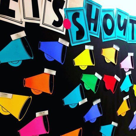 Shoutout Bulletin Board Ideas, Shoutout Board Staff, Student Shout Out Bulletin Board, Shout Out Board Ideas, Teacher Shout Out Board, Work Communication Board, Staff Shout Out Bulletin Board, Shout Out Board Employee, Staff Shout Out Board