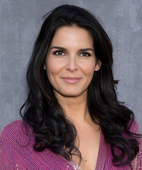 Charming Eyes, Angie Harmon, Vintage Hollywood, Beautiful Ladies, Favorite Celebrities, Over 40, Hollywood, Actresses, Sun