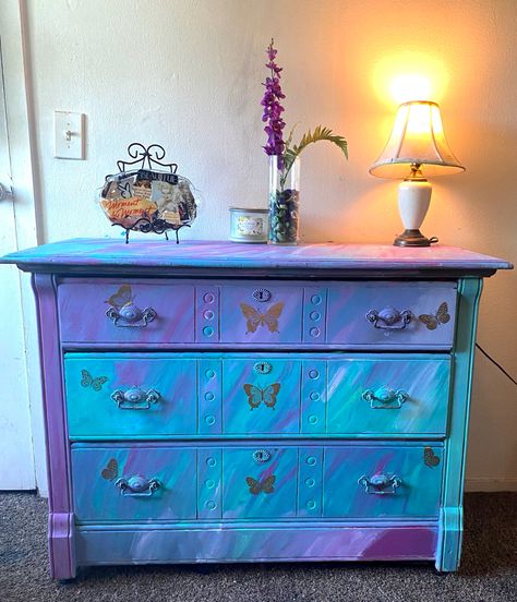 Bright Painted Dresser, Galaxy Painted Dresser, Pink Purple And Blue Dresser, Trippy Dresser Painting Ideas, Hand Painted Furniture Trippy, Western Bedding, Retro Bedrooms, Furniture Painting Techniques, Diy Dresser