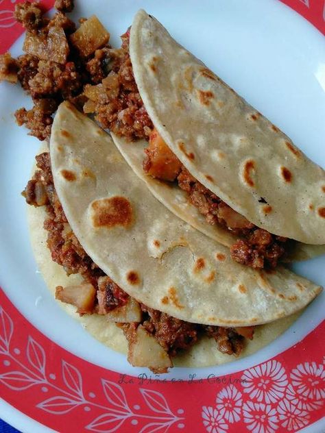 Picadillo Con Papa-Ground Beef and Potatoes Beef And Potatoes Burrito, Beef Potato Tacos, Mexican Meat And Potatoes, Disco Recipes, Mexican Picadillo, Picadillo Recipe, Ground Beef And Potatoes, Recipes Mexican, Fresh Tomato Sauce