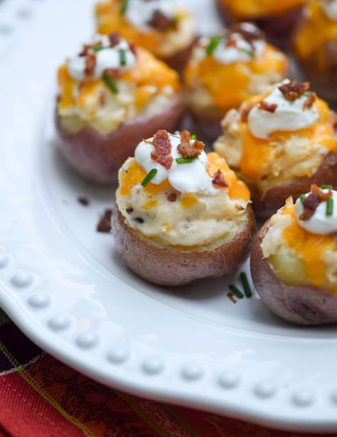 Fully Loaded Twice Baked Potato Bites -- part of The Most Delicious Appetizer Recipes Baked Potato Appetizer, Baby Potato Appetizers, Twice Baked Potato Bites, Baked Potato Bites, Potato Appetizer, Twice Baked Potato, Potato Appetizers, Baby Red Potatoes, Bites Recipes