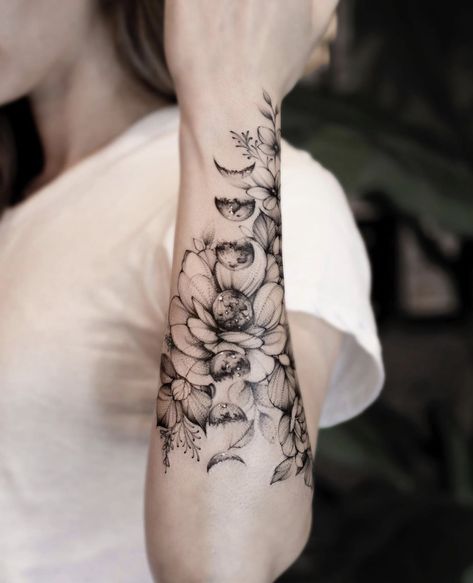 Moon Phases Spine Tattoos For Women, Unique Half Sleeve Tattoos, Full Hand Tattoo, Quarter Sleeve Tattoos, Moon Phases Tattoo, Tattoos Infinity, Universe Tattoo, Tattoos For Women Half Sleeve, Moon Tattoo Designs