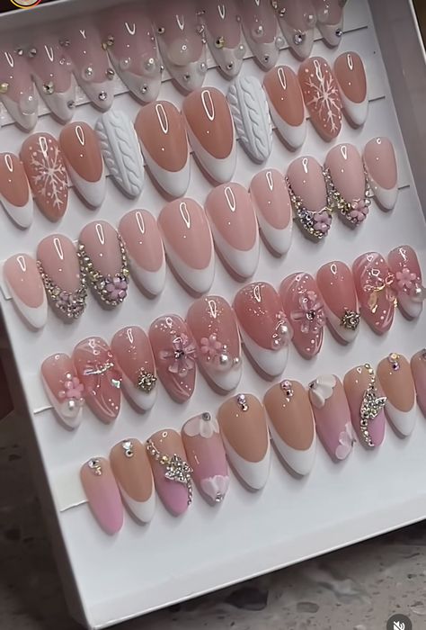 Jewellery Nail Art, Press On Nail Small Business, Press Ons Nails Design, Garage Nail Salon Ideas, Nail Organization Ideas, Aesthetic Press On Nails, Nail Salon Aesthetic, Press On Nails Aesthetic, Press On Nails Packaging Ideas