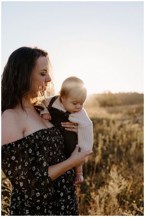 Are you eagerly anticipating your sunrise family photos?! While I do love a good Texas sunset, there is something so special about a beautiful sunrise family photo session! The calmness of the morning and the refreshed feeling are just the best! Click to see more from this gorgeous outdoor family photo session! | Our Adventuring Souls Photography Texas Sunset, Texas Weather, Outdoor Family Photos, Beautiful Sunrise, Family Photo Sessions, Family Outdoor, Family Maternity, Beautiful Sky, Beautiful Family