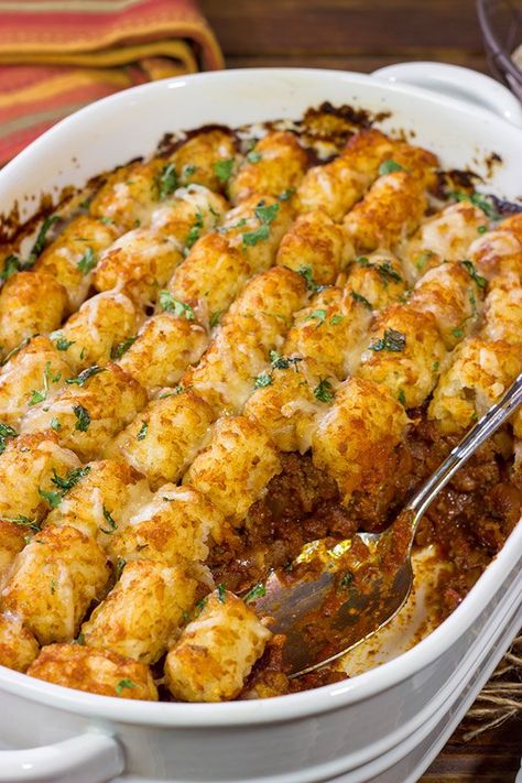 Crispy Tot Chili Casserole Tater Tot Casserole With Chili, Tater Tot Mexican Casserole, Big Mac Tater Tot Casserole, Loaded Tots, Newest Recipes, Chili Casserole, Beef Casseroles, Ground Beef Chili, Tator Tots