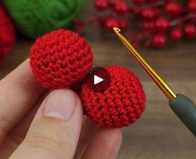 Crochet Cherry Pattern, Cherry Crochet Pattern, Flowers Easy, Crochet Flowers Easy, Crochet Brooch, Amazing Crochet, Red Ball, Crochet Videos, Crochet Knitting