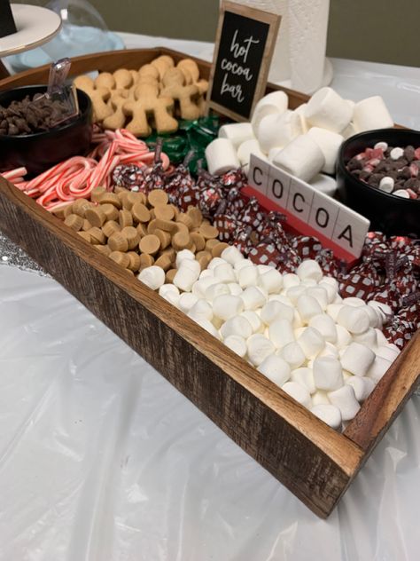 Hot Chocolate Platter, Hot Cocoa Charcuterie Board Ideas, Cocoa Charcuterie Board, Hot Cocoa Charcuterie Board, Cocoa Board, Christmas Hot Chocolate Bar, Charcuterie Board Diy, Cup Of Hot Cocoa, Christmas Cocoa