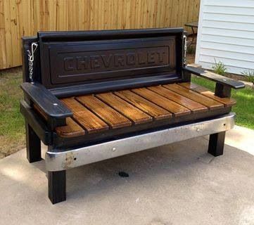 There aren't any instructions on it, but someone handy enough could replicate it! Love it for the back yard Tailgate Bench, Car Part Furniture, Automotive Furniture, Car Furniture, Automotive Decor, Bed Bench, Mesa Exterior, Woodworking Project, Wood Bench