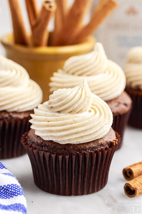 5 minute cinnamon cream cheese frosting pairs with almost any type of cake. This delicious cinnamon frosting pairs well with chocolate, Mexican chocolate, pumpkin, apple, zucchini, carrot or vanilla cake. Meat Stuffed Shells, Pumpkin Cupcakes With Cream Cheese, Casserole With Cream Cheese, Apple Zucchini, Italian Pasta Recipe, Leftover Taco Meat, Hot Chocolate Cupcakes, Cinnamon Frosting, Blueberry French Toast Casserole