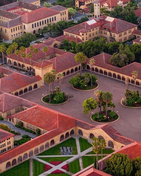 Stanford University Campus, Stanford Campus, University Students Life, University Inspiration, Campus Aesthetic, College Vision Board, College Architecture, Dream College, University Life