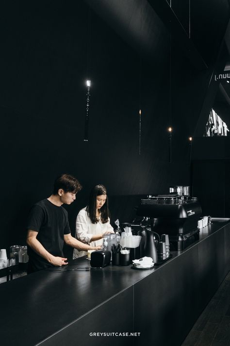 Cafe Black Interior, Black Cafe Design, Black Bakery Interior, Black White Coffee Shop, Black Coffee Shop Interior, Black Coffee Shop Design, Black Cafe Interior, Architecture Coffee Shop, Dark Coffee Shop Aesthetic