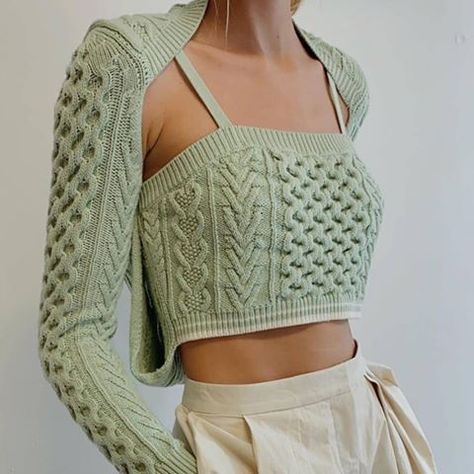 VINTAGE THE FESTIVAL (@vintagethefestival) • Instagram photos and videos Cable Knit Sweater Cardigan, Cable Cardigan, Cardigan Knit, Fashion Weeks, Look Vintage, Knit Fashion, Fashion 2020, Mode Inspiration, Knit Sweater Cardigan