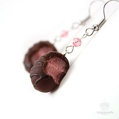 these are made out of clay?? Kei Jewelry, Kawaii Necklace, Polymer Clay Miniature, Earrings Kawaii, Cherry Chocolate, Tiny Hands, Chocolate Truffle, Food Earrings, Surgical Steel Earrings