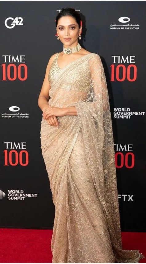 Red Carpet Saree Looks, White And Gold Saree Wedding, White And Gold Saree, Sari Ideas, Desi Wardrobe, Farewell Saree, Telugu Culture, Desi Couture, Dipika Padukone