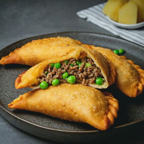 Bolivian Tucumanas Recipe (Meat-Filled Pastries) - Instacart Perfect Picnic Food, Bolivian Food, Middle East Recipes, Meat Snacks, Meat Appetizers, Perfect Picnic, Fancy Restaurant, Picnic Food, Samosa