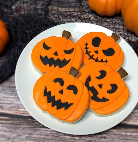 One dozen decorated Jack-o-lantern carved face pumpkin Halloween cookies. These adorable sugar cookies would make a great addition to any Halloween party or a sweet treat for your little trick or treaters! **ITEM/ORDER DETAILS: -This order contains 12 Jack-o-lantern carved pumpkin decorated sugar cookies (3 of each face) - designs as pictured unless otherwise stated. -Each cookie measures approximately 3 1/2 inches. -Each cookie is individually bagged in a clear heat sealed bag to maintain fresh Jack O Lantern Decorated Cookies, Cute Pumpkin Cookies Decorated, Pumpkin Cookie Designs, Easy Halloween Sugar Cookie Decorating, Jack O Lantern Sugar Cookies, Pumpkin Cookie Decorating Ideas, Jackolantern Cookie, Decorated Halloween Sugar Cookies, Easy Halloween Cookies Decorated