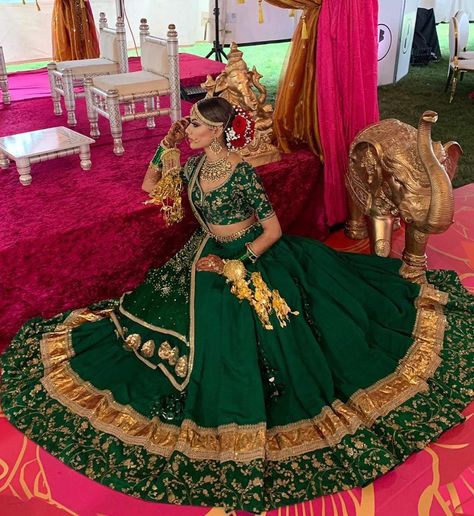 Worldwide Weddings/Celebs Blog on Instagram: “Can’t and won’t ever get enough of @chaarvi in her green Sabyasachi outfit 🤤👸🏽✨💚 Total bridal perfection 💕🙌🏽😍 Photos by @sutejphoto Hair…” Bottle Green Bridal Lehenga, Green Bandhani Lehenga, Bottle Green Lehenga, Rajasthani Dress, Designer Bridal Lehenga Choli, Choli Dress, Indian Bride Outfits, Lehnga Dress, Bridal Lehenga Collection