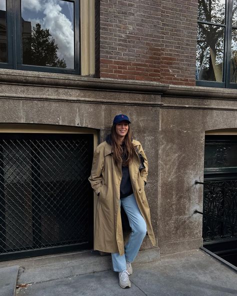 💥DEMI MARIĆ💥 | AMSTERDAM on Instagram: “I think this edit is a phase but maybe it will stay. Feeling very Fall today 😋🤎🍂🍁” Ballcap Outfits, Amsterdam Fall, Cold Weather Outfit, Weather Outfits, Beach Photography Poses, Fits Inspo, City Outfits, Girl Falling, Fall Looks