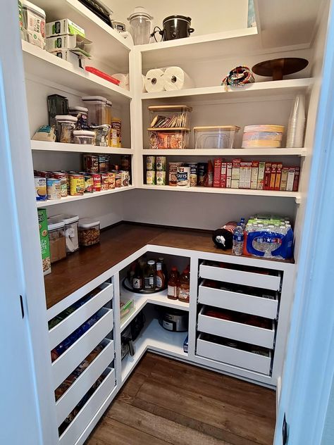 Small Pantry Drawers, Small Corner Butlers Pantry, Walk In Corner Pantry Design, Corner Closet Pantry, Small Pantry Design Ideas Corner, Corner Pantry Shelving Ideas Walk In, L Shape Pantry Shelves, Corner Pantry With Drawers, Corner Pantry With Countertop