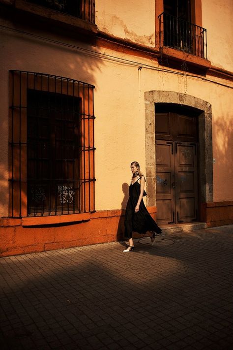 Vanessa Axente Strolls In Mexico City For WSJ Magazine March 2016 — Anne of Carversville Mexico City Fashion, Vanessa Axente, Lachlan Bailey, The Face Magazine, Art Partner, Wsj Magazine, Elle Us, Street Portrait, Heart Fashion