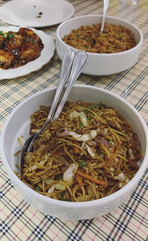 Chow Mein Aesthetic, Food Plate, Chow Mein, Authentic Recipes, Couple Images, Chow Chow, Pretty Food, Indian Food, Chinese Food