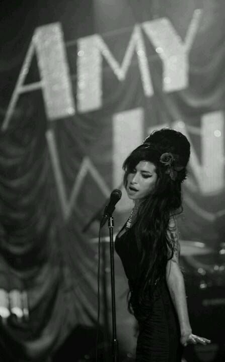 Amy Winehouse Style, Amy W, Amazing Amy, Amy Winehouse, Back To Black, My Queen, Singers, Jade, A Woman