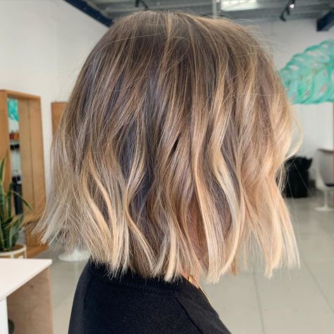 Waved Short Hair, Reverse Balayage Bob, Short Balayage Bob, Bob Haircut Blonde Balayage, Bronde Bob Hair, Balayage On Bob Haircut, Low Maintenance Blonde Bob, Blonde Balayage On Brown Hair Short, Blond Highlights Bob