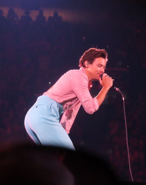 Wells Fargo Center, Family Show, Harry Styles Photos, Wells Fargo, Mr Style, Harry Styles Love On Tour, Harry Edward Styles, Edward Styles, Love On Tour