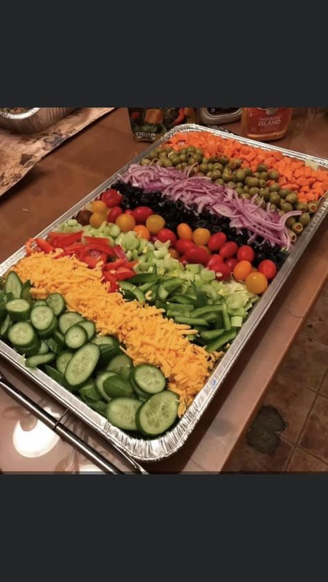 Chef Salad Bar Ideas, Salad Tray Ideas For Party, Toss Salad Recipes For A Crowd, Salad Bar For A Crowd, Veggie Tray For Large Crowd, Large Salads For A Crowd, Salad Bar Party, Buffet Table Chaffing Dish, Salad Bar Ideas Buffet Wedding Reception Fruit Displays