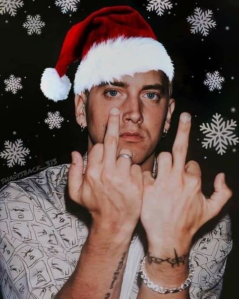 Eminem Christmas, Rapper Eminem, Christmas Profile Pictures, Marshall Eminem, Eminem Funny, Eminem Wallpapers, Genos Wallpaper, Eminem Photos, Eminem Rap